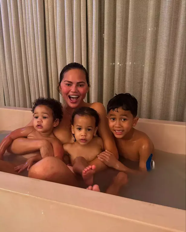 Chrissy Teigen fürdős fotója vitát kavart-1