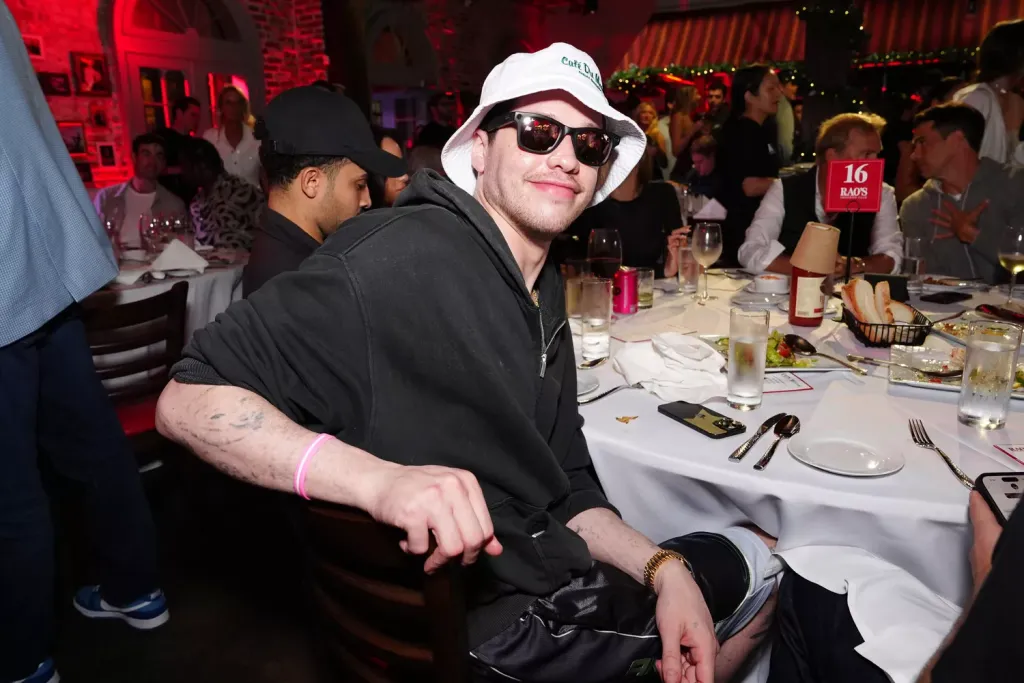 Pete Davidson: Új imázs a Reformation kampányában-2