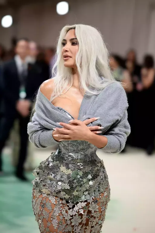 Kim Kardashian: Lélegzetelállító Met Gala ruha kalandja-2