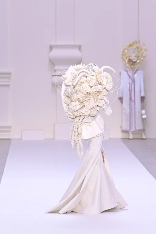 Lady Gaga couture ruhában hódít a Hot Ones műsorban-2