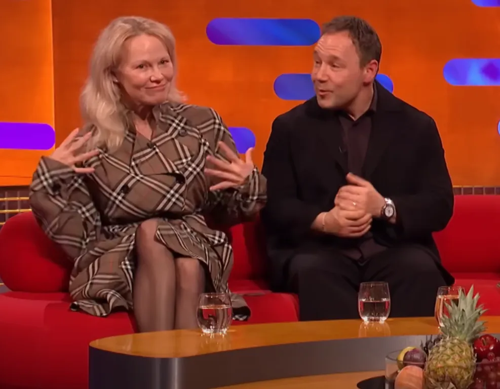 Pamela Anderson flörtöl, Stephen Graham hűséges marad-1