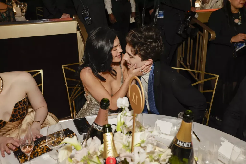 Kylie Jenner és Timothée Chalamet romantikus filmbemutatója-2