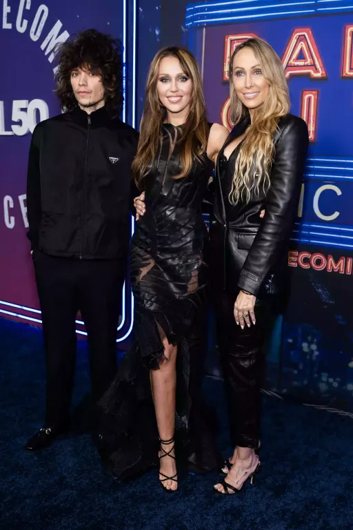 Miley Cyrus új vörös szőnyeges stílusa hódít-2