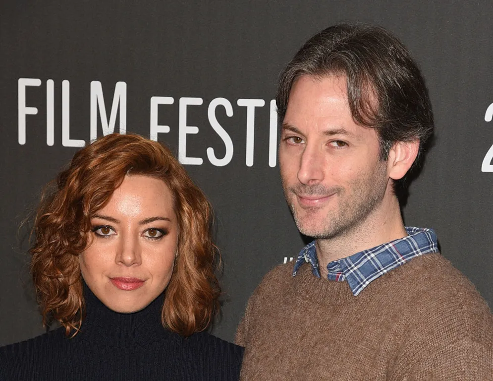 Aubrey Plaza megrázó öltözékkel emlékezett elhunyt férjére-1