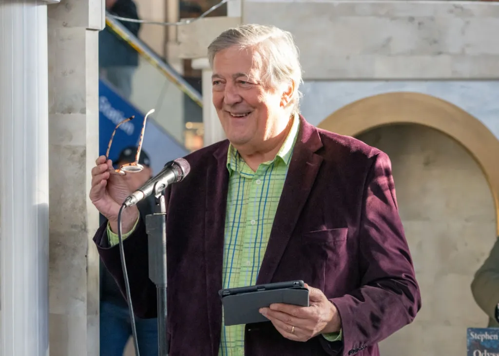 Stephen Fry reagál: Szerepelne a Harry Potter sorozatban?-1