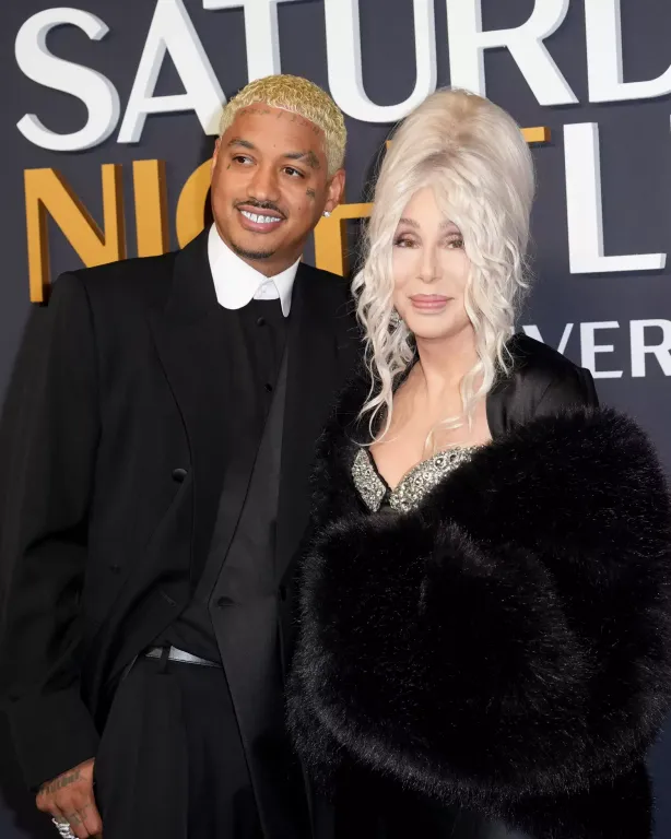 Cher és fiatal párja elbűvölték az SNL vörös szőnyegét-2