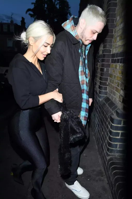 Kim Kardashian és Pete Davidson találkozása az SNL50-en-3