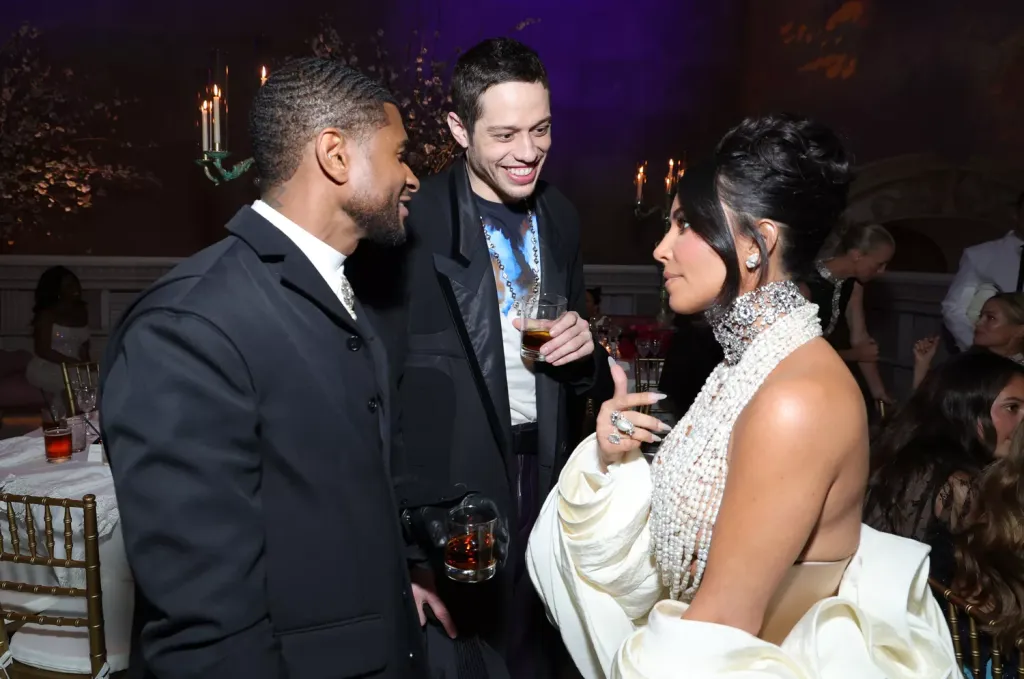 Kim Kardashian és Pete Davidson találkozása az SNL50-en-4