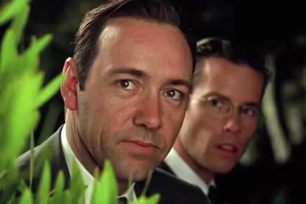 Kevin Spacey támadja Guy Pearce-t bizarr videóban-1