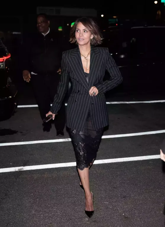 Halle Berry káprázatos estélyi szettje New Yorkban-1