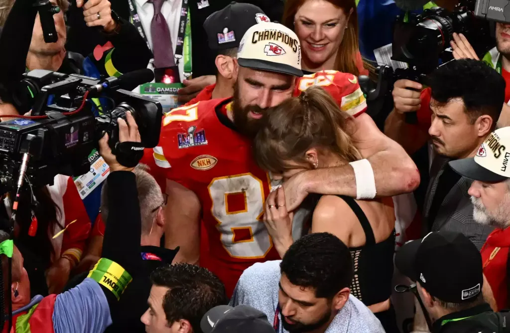 Taylor Swift és Travis Kelce: Komoly kapcsolat a láthatáron-2