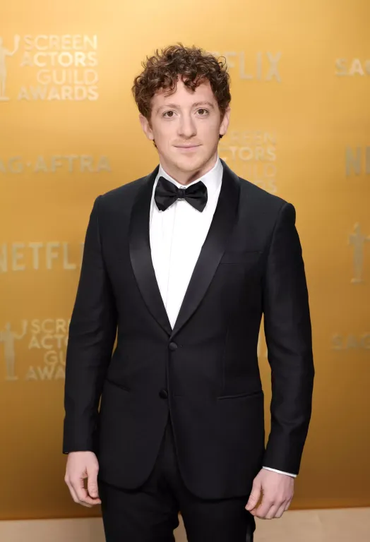 Ariana Grande és Ethan Slater: Szerelem a SAG-díjátadón-3