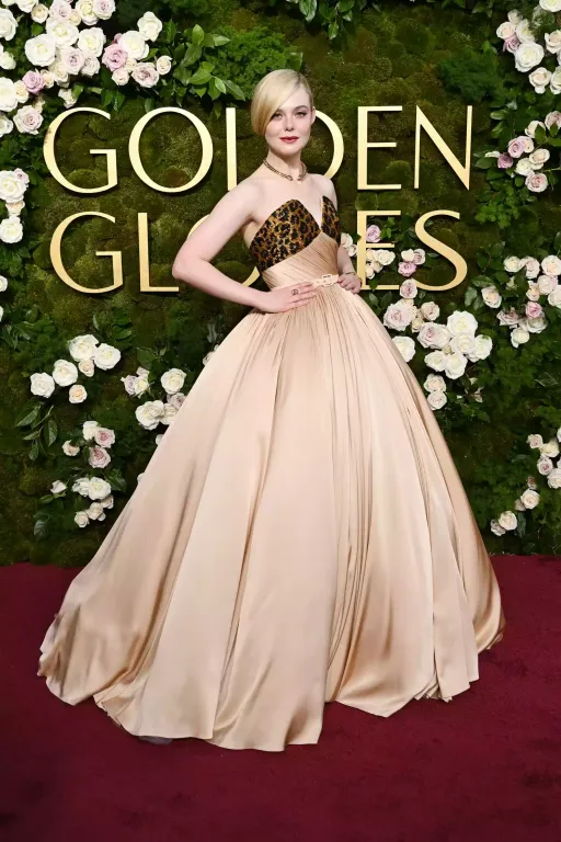 Elle Fanning hódít a peplum trendben a SAG-díjátadón-3