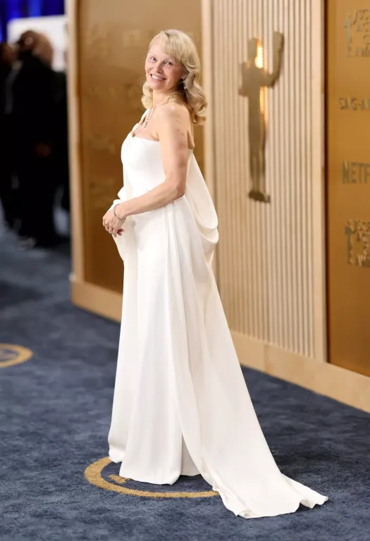 Pamela Anderson káprázatos fehérben a SAG-díjátadón-2
