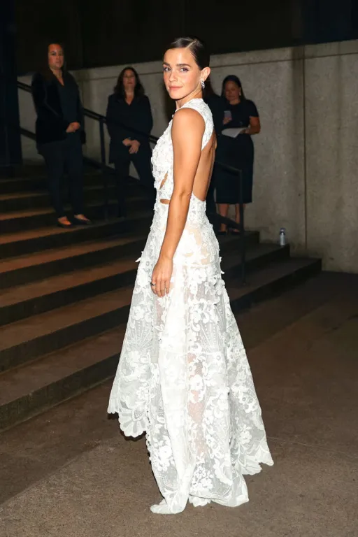 Emma Watson tisztázza a ‘self-partnered’ kifejezést-2