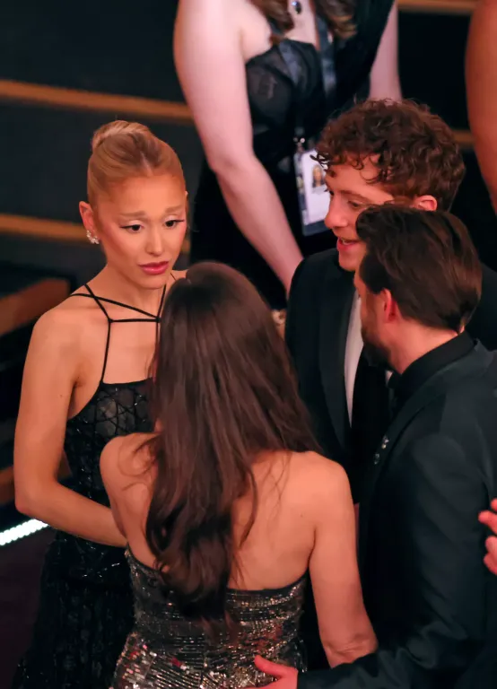 Ariana Grande titkos ruhaváltása az Oscar-gálán-1