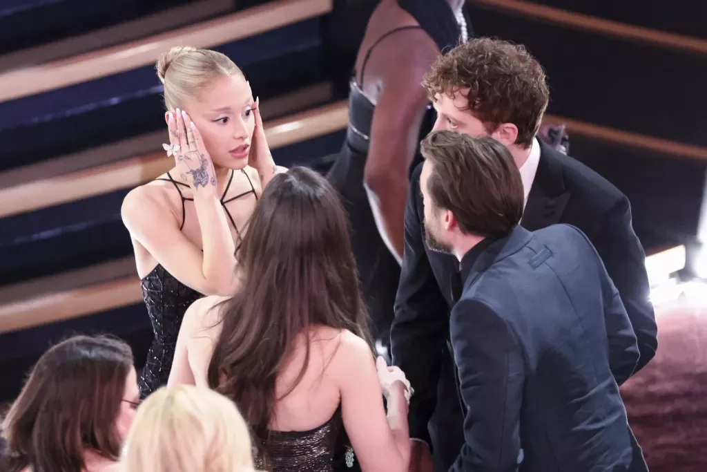 Ariana Grande titkos ruhaváltása az Oscar-gálán-2