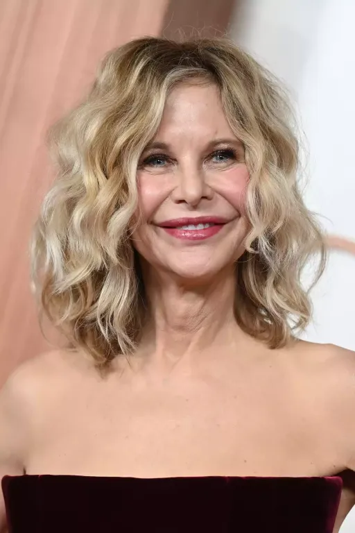 Meg Ryan káprázatos vörös ruhában az Oscar-gálán-2