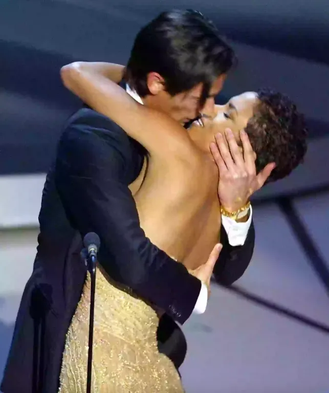 Halle Berry visszavág: Csók az Oscar-gálán-2