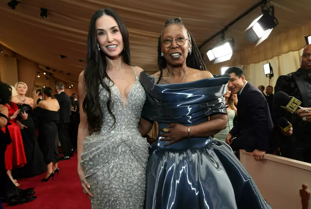 Demi Moore és Whoopi Goldberg megható találkozása-2