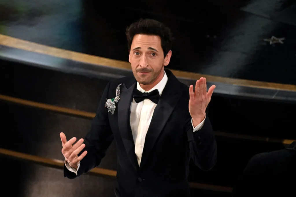 Adrien Brody botrányos rágógumi-dobása az Oscaron-2