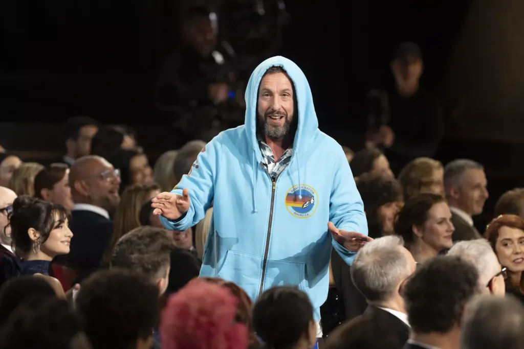 Adam Sandler divatot teremt: Luxus pulcsija már elfogyott-2