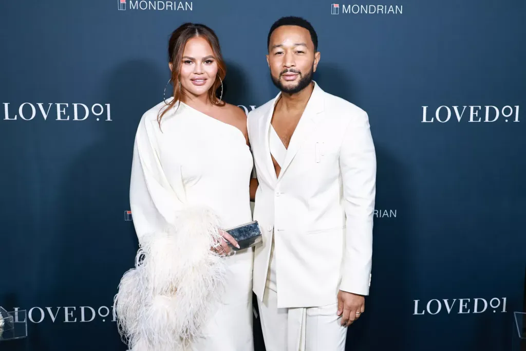 Chrissy Teigen és kislánya cuki öltözködési rutinja-3
