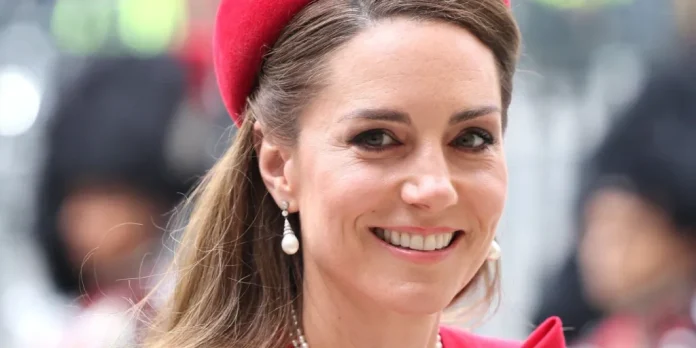 Kate-Middleton-Wears-Familiar-Designer-Familiar-Color-and-Familiar-Accessories-to-Commonwealth-Day-Service Kate Middleton Wears Familiar Designer, Familiar Color, and Familiar Accessories to Commonwealth Day Service