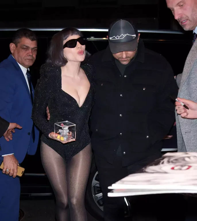 Lady Gaga káprázatos megjelenése az SNL után-bulin-3