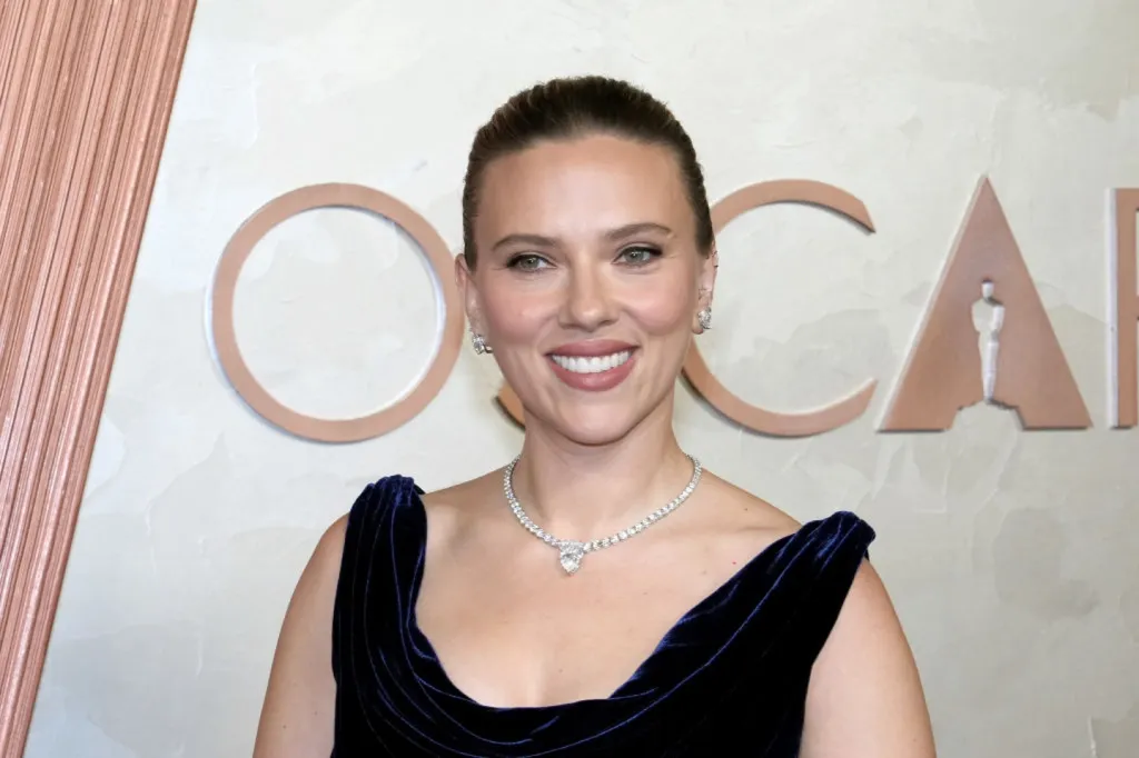 Scarlett Johansson elutasítja a rajongói fotókat-1