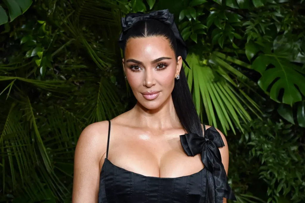 Kim Kardashian próbálta megvenni apja Bibliáját-3