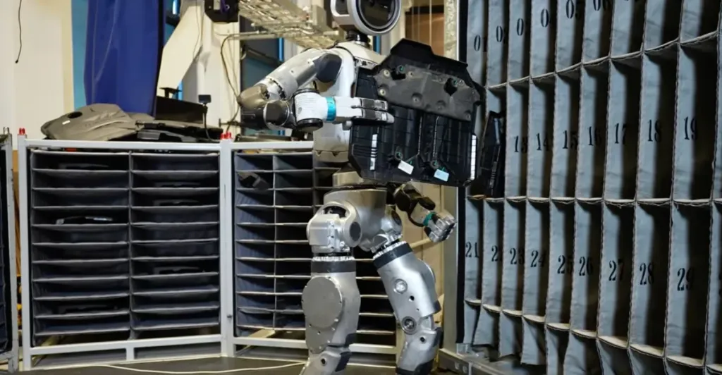 Boston Dynamics Atlas robot: Gyári munkát végez