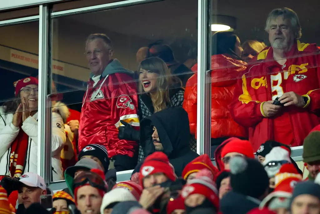 Taylor Swift befolyásolta Travis Kelce NFL-döntését-3