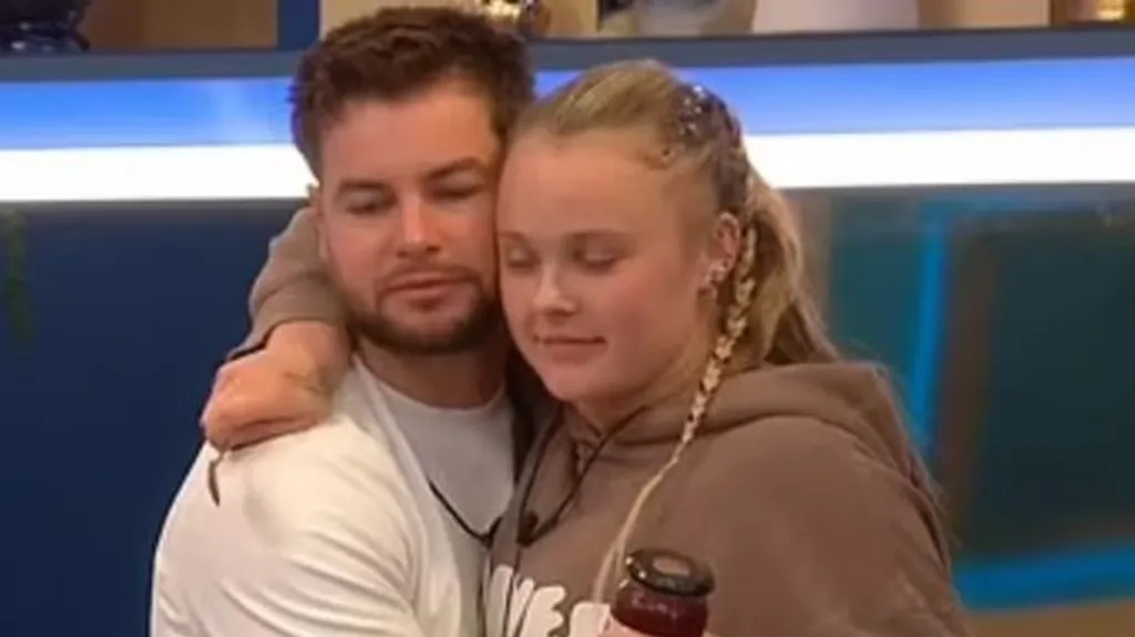 JoJo Siwa sokkoló szakítása a CBB afterpartin-2