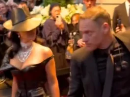 Kim Kardashian furious with security guard after he steps on dress at Met Gala in awkward footage