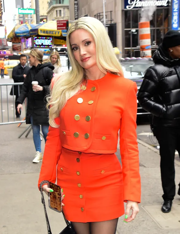 Holly Madison leleplezi Hefner bizarr hálószobai rituáléját-1