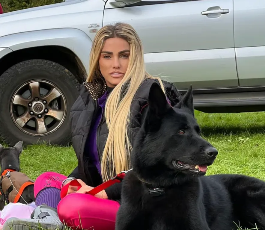 Katie Price újra PETA-botrányba keveredett kutyája miatt-1