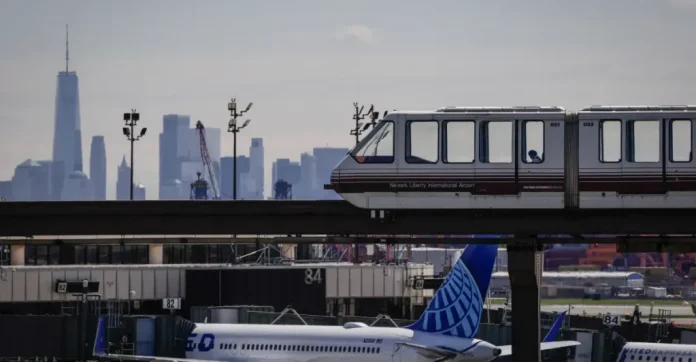 Ujabb-kommunikacios-zavar-a-Newark-repuloteren Újabb kommunikációs zavar a Newark repülőtéren