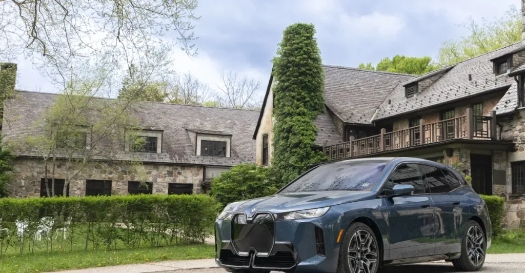BMW-iX-A-csucsmodell-elektromos-SUV-megujulasa BMW iX: A csúcsmodell elektromos SUV megújulása