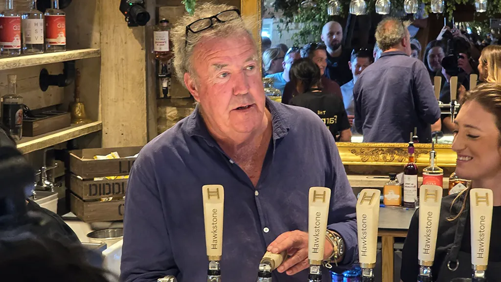 Clarkson pub: Furcsa szabály borzolja a vendégek kedélyeit-1