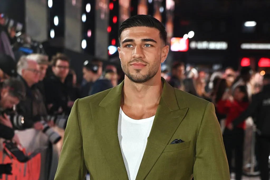 Tommy Fury legyőzi UFC-s ellenfelét az ütőerő tesztben-2
