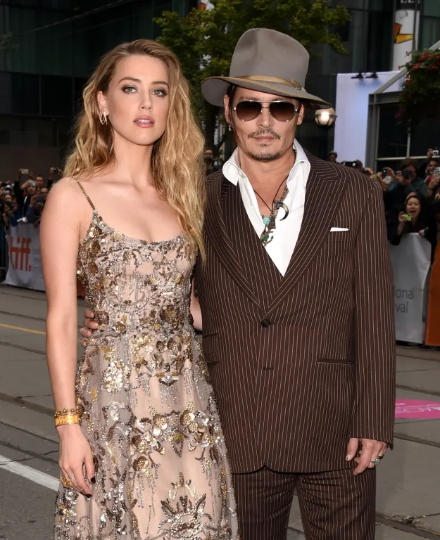 Amber Heard színpadra lép: Új korszak kezdődik-1