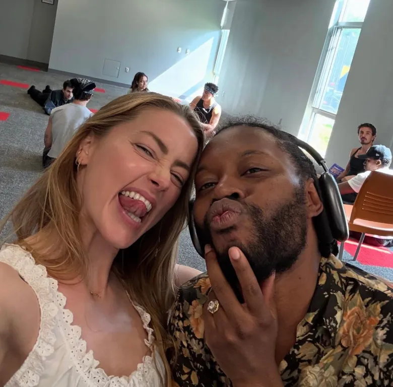 Amber Heard színpadra lép: Új korszak kezdődik-2