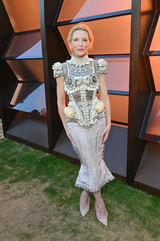 Cate Blanchett káprázatos kagylós ruhája Londonban-1