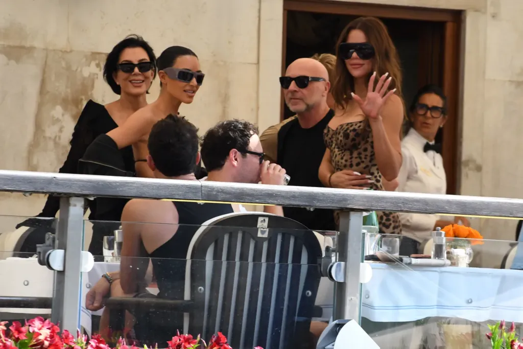 Kim Kardashian Velencében: Bezos esküvőre érkezett-4