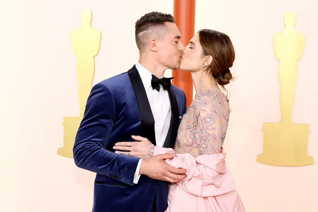 Allison Williams és Alexander Dreymon titokban összeházasodtak-2