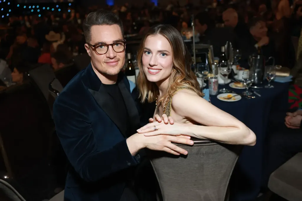 Allison Williams és Alexander Dreymon titokban összeházasodtak-3