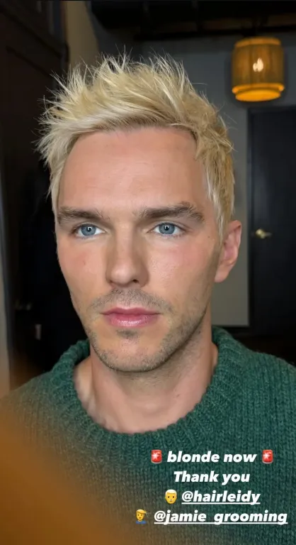 Nicholas Hoult meglepő átalakulása: szőke lett a sztár-2