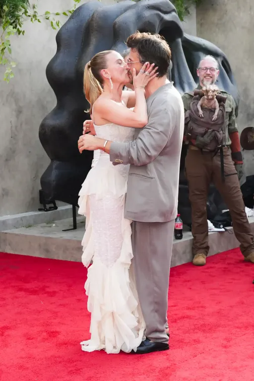 Scarlett Johansson hódít a millenniumi frizurával-3