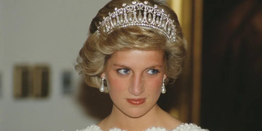 This-Meaningful-Dress-of-Princess-Dianas-Sells-for-520000-at-Auction This Meaningful Dress of Princess Diana's Sells for $520,000 at Auction